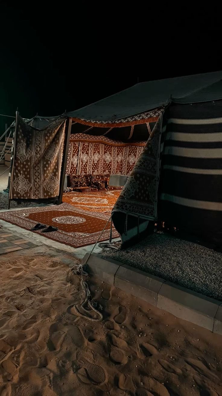 مخيم الرمال الذهبية